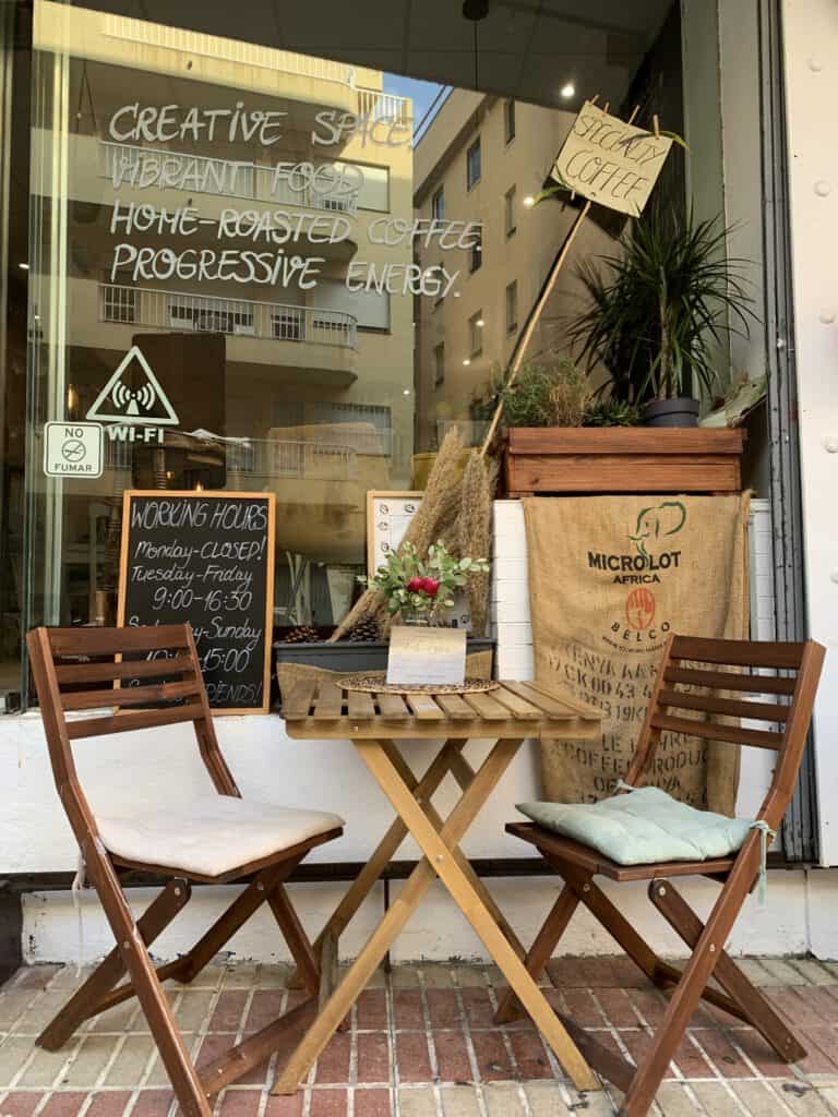 Ladybug Coffee Roasters - buiten