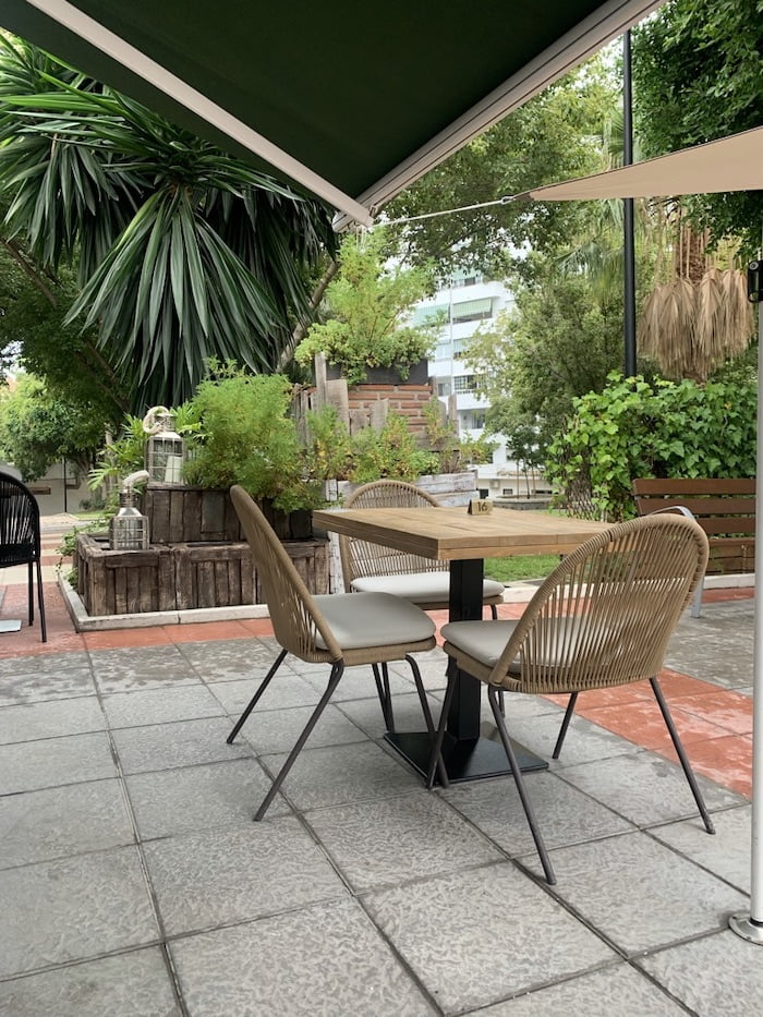 Hustle N' Flow - buiten